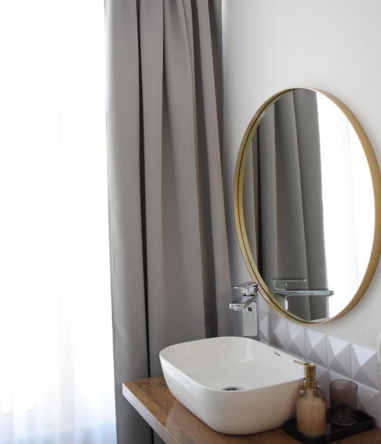Feels Like Home Studio Apartments - Flh Albania Tiranë Ngoại thất bức ảnh